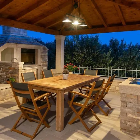 Holiday home Little Stone House