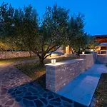 Little Stone House بيت للعطل *