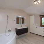 بيت للعطل Little Stone House