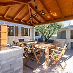 Little Stone House بيت للعطل *