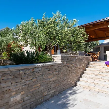 بيت للعطل Little Stone House *